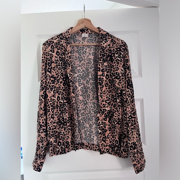 Aritzia Wilfred Emmeline Cheetah Print Blouse - Picture 3 of 5